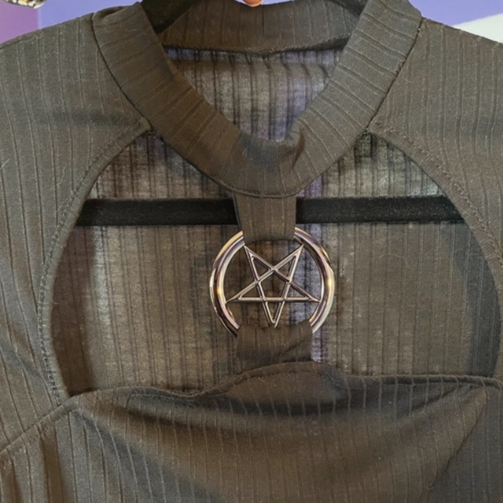 Long sleeve gothic crop top black color with pentagram - Picture 7 of 7
